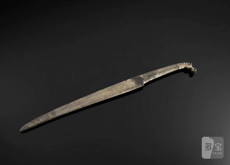 A bronze short dagger in archaic style, 'hsiung nu' - 图2